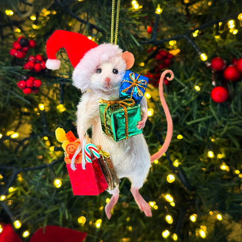 Christmas Shopping Mouse Tree Hanger Christmas Shopping Mouse Tree Hanger