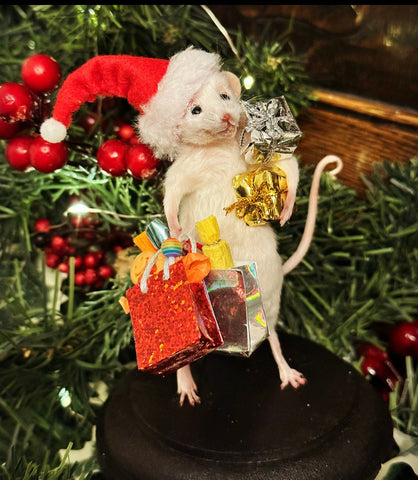 Christmas Shopping Mouse. Christmas Shopping Mouse.
