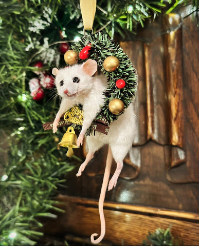 A Dangling Christmas Wreath Mouse